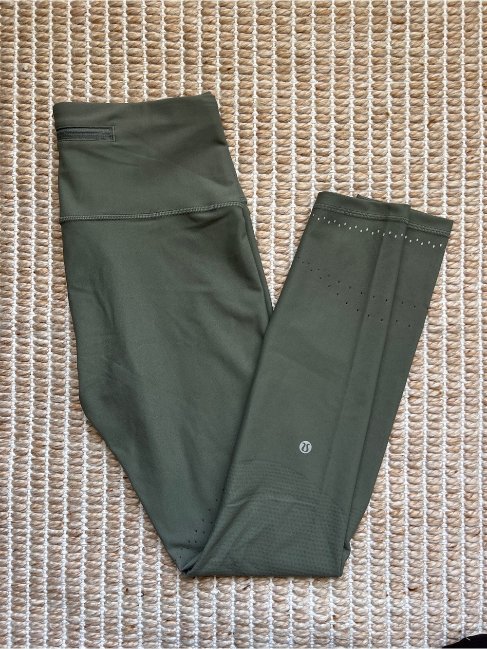 Lululemon Grey Sage Green In Focus Run Tight Leggings Size 10 SenseKnit